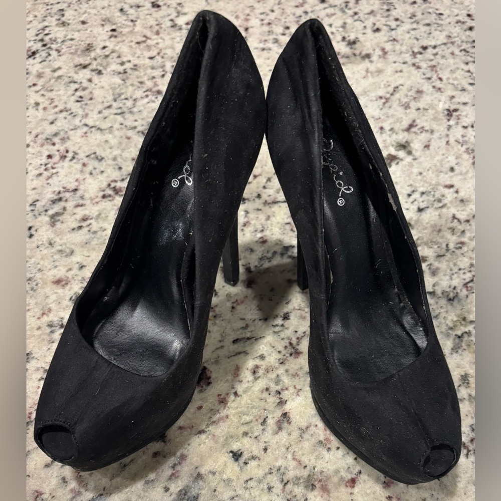 Qupid Tatum Keyhole Peeptoe Platform Pumps size 7.5